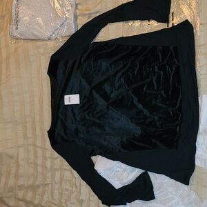 Woman's long sleeve shirt. Black, size small